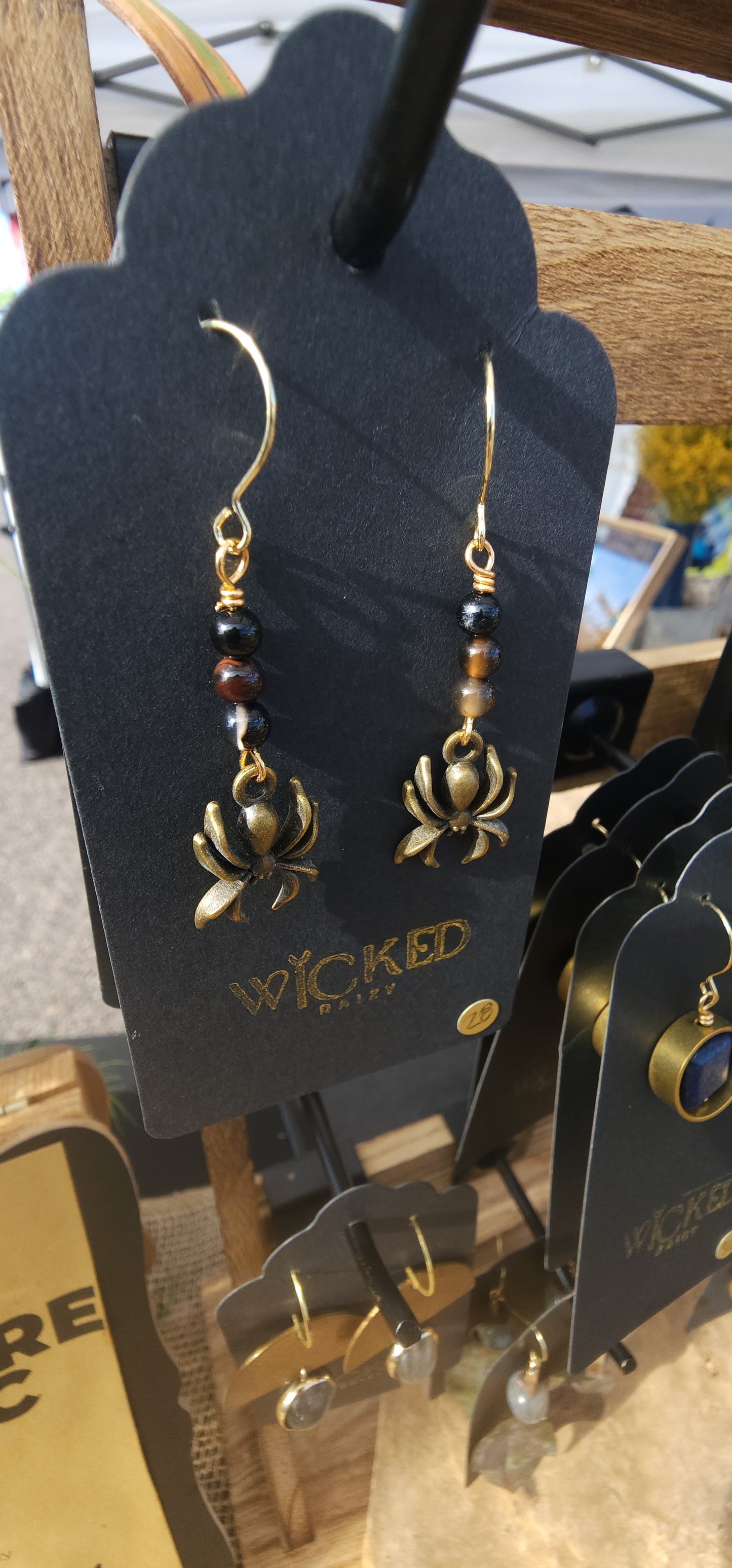 Widow Dangles